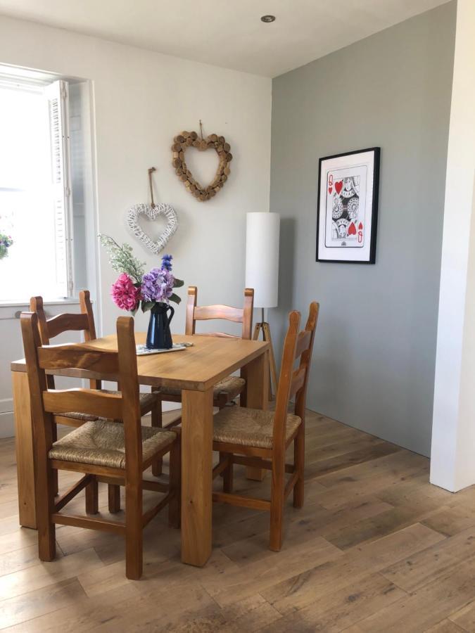 Beautiful Coastal Cottage In 피텐윔 외부 사진